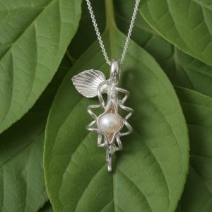 Single Pearl Pea Pod Necklace in Sterling Silver
