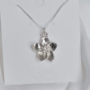 Forget-Me-Not Flower Necklace, a sterling silver masterpiece that embodies love and remembrance. Hand-cast in the USA, this 1" x 0.75" pendant comes with a choice of chain lengths, a gift box, story card, and more, making it the perfect gift for anniversaries, graduations, or to express an "I Love You".