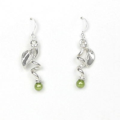 Pea Curl Earrings - Green Pearl
