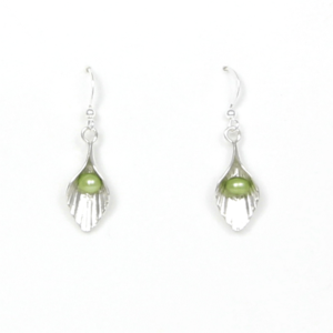 Pea Leaf Earrings - Green Pearl