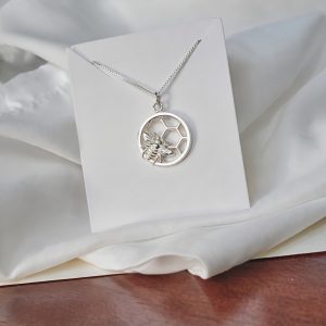 Bee Circle necklace in sterling silver
