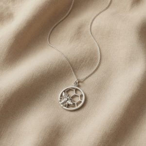 Bee Circle necklace in sterling silver