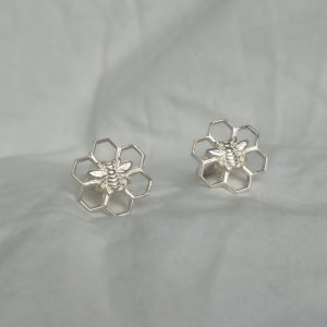 crop this image to highlight the cufflinks
