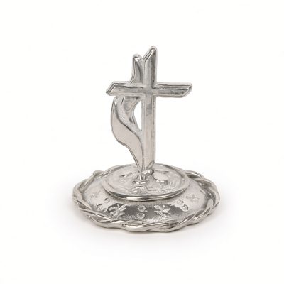 Methodist cross ring stand in solid pewter, a cross with a two-tongue flame on a domed rope-rim base, white background
